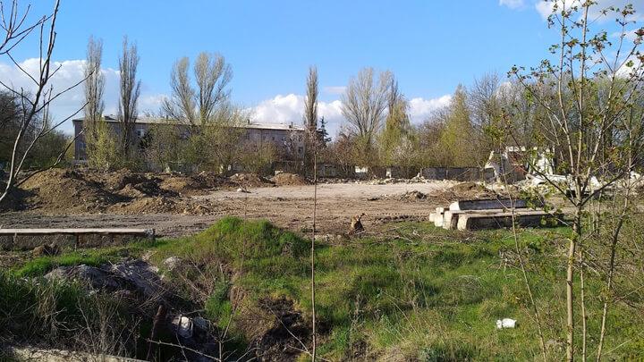 Демонтаж не жилых строений и раскопка котлованов под казармы (Черноморское, Одесская область)